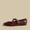 bailarina_granate_doble_h_1.webp NÍCOLI BAILARINA DOBLE HEBILLA< Zapatos