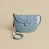 bandolera_flor_ramito_azu_0.webp NÍCOLI BANDOLERA FLOR RAMITO AZUL< Bandoleras | Bolsos Y Bandoleras