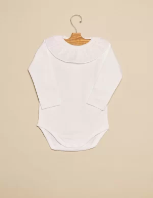 body_cuello_volante_blanc_0-1.webp NÍCOLI Body cuello volante blanco< Bodies