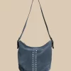 bolso_serraje_azul_tachas_0.webp NÍCOLI BOLSO SERRAJE AZUL TACHAS< Bolsos