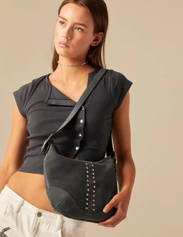 bolso_serraje_azul_tachas_2.webp NÍCOLI BOLSO SERRAJE AZUL TACHAS< Bolsos