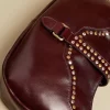 NÍCOLI BOLSO TACHAS MARRÓN< Bolsos