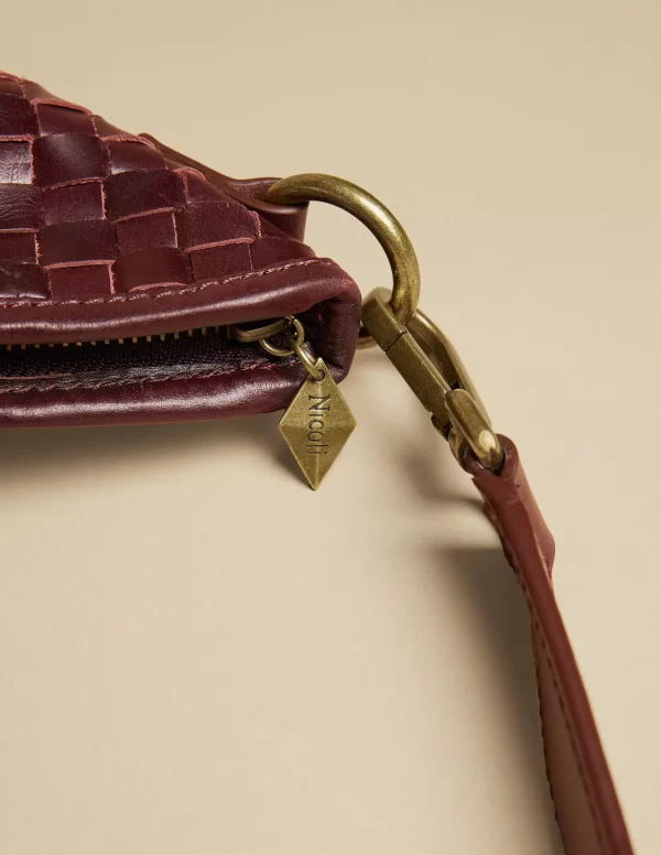 bolso_trenzado_marrn_1.webp NÍCOLI BOLSO TRENZADO MARRÓN< Bolsos