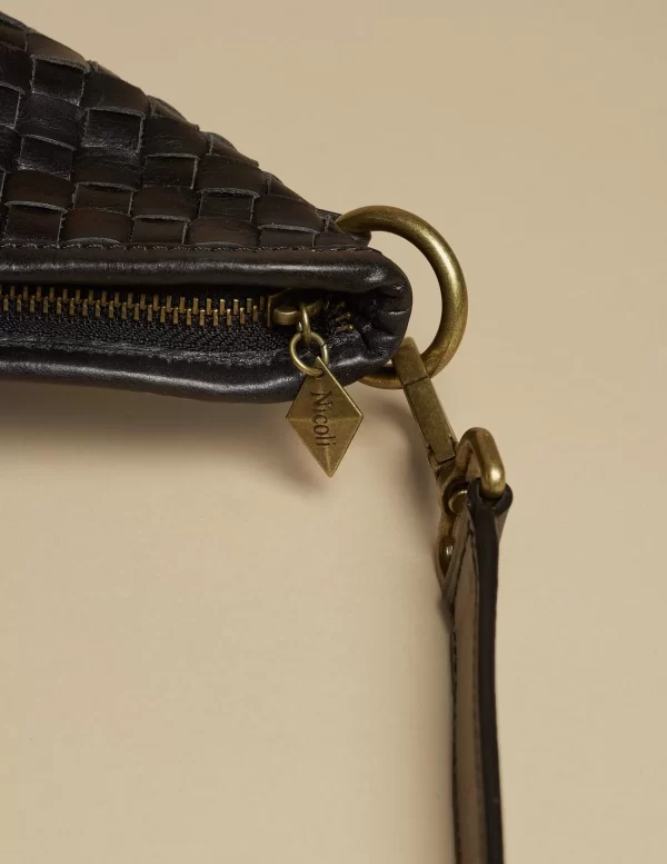 bolso_trenzado_negro_1.webp NÍCOLI BOLSO TRENZADO NEGRO< Bolsos