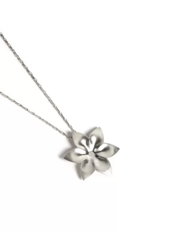 NÍCOLI CADENA FLOR PICOS PLATEADA< Collares Y Gargantillas