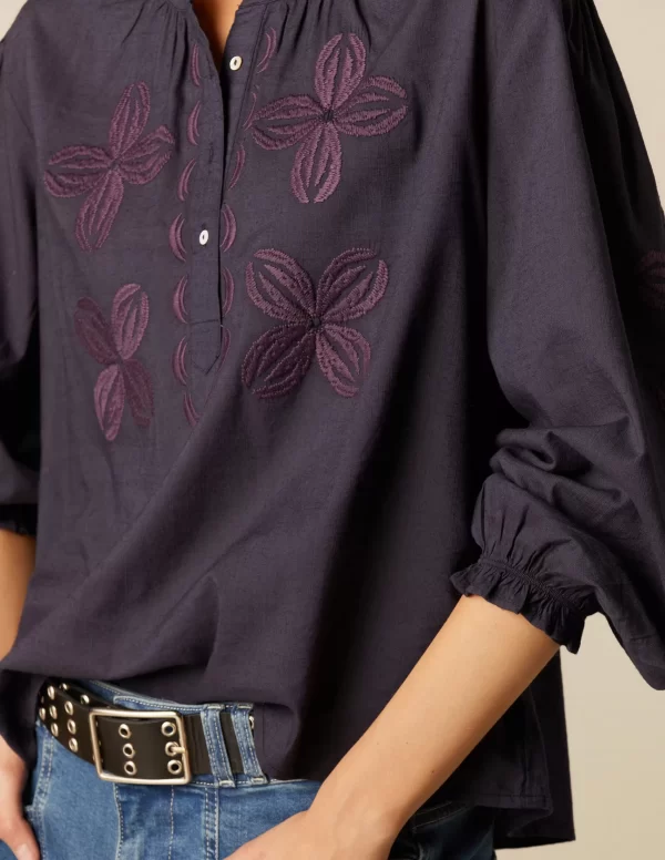 NÍCOLI CAMISA AZUL BORDADO FLOR< Camisas