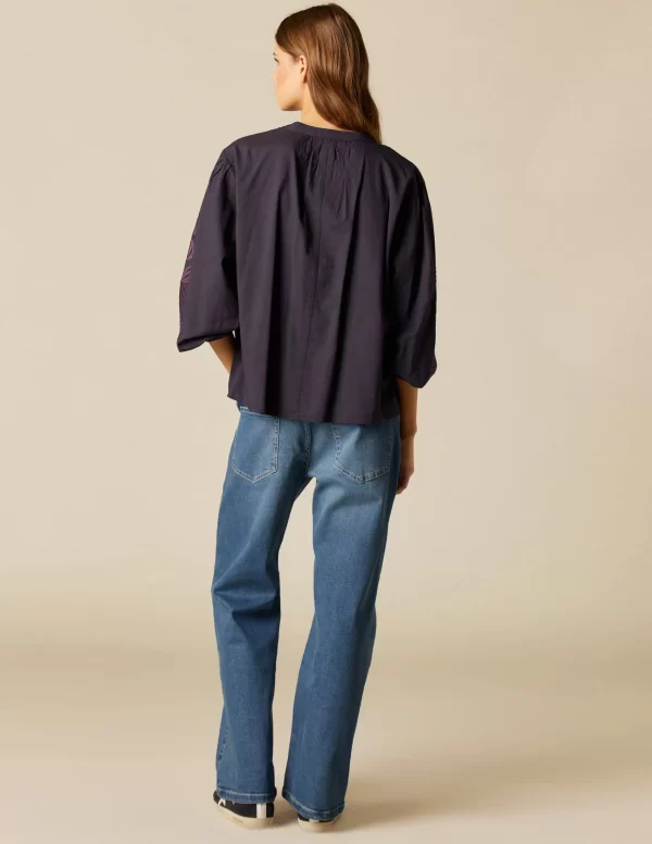 NÍCOLI CAMISA AZUL BORDADO FLOR< Camisas