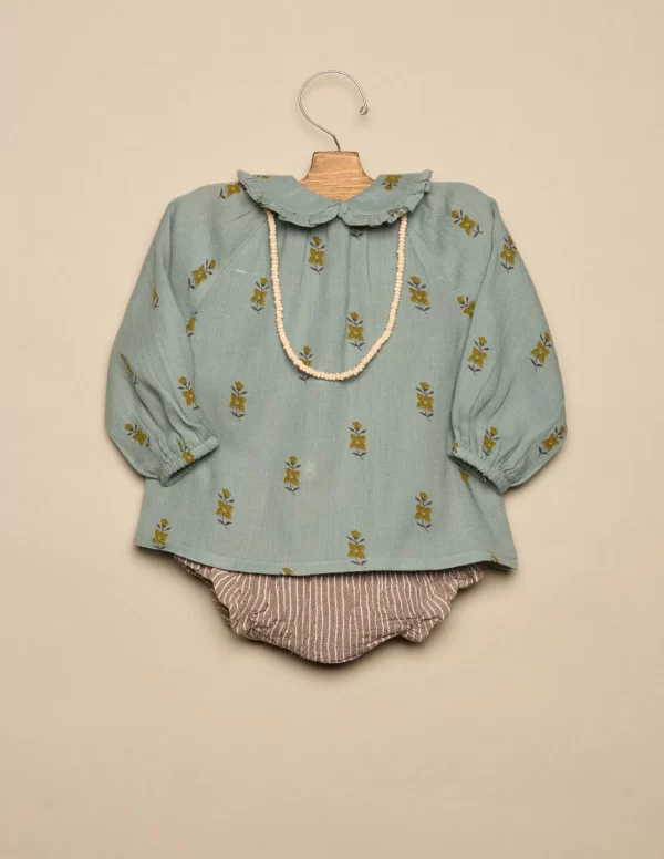 camisa_azul_flor_pequea_1-2.webp NÍCOLI CAMISA AZUL FLOR PEQUEÑA< Camisas