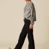 NÍCOLI CAMISA FLOR HOJA AZUL< Camisas