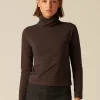 NÍCOLI CAMISETA SOLIDARIA CUELLO VUELTO RAYA MARRÓN< Camisetas