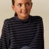 camiseta_solidaria_raya_g_1-4.webp NÍCOLI CAMISETA SOLIDARIA RAYA GRANDE AZUL< Camisetas