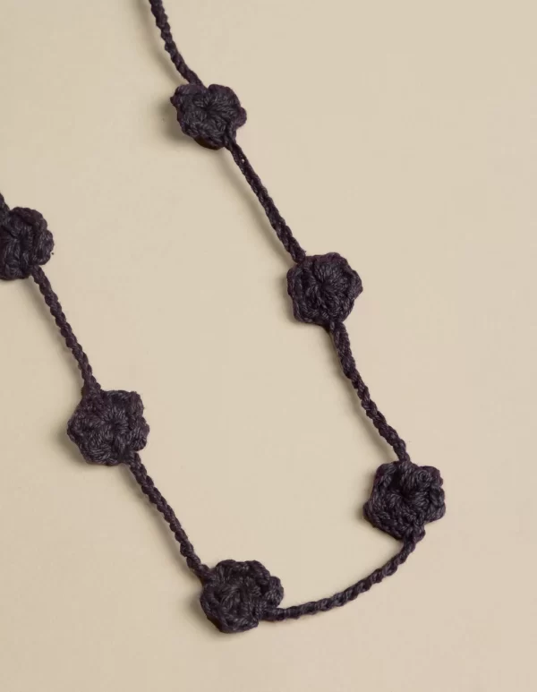 NÍCOLI COLLAR FLOR PUNTO MORA< Collares | Collares