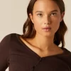top_cruce_botones_marrn_2.webp NÍCOLI TOP CRUCE BOTONES MARRÓN< Tops